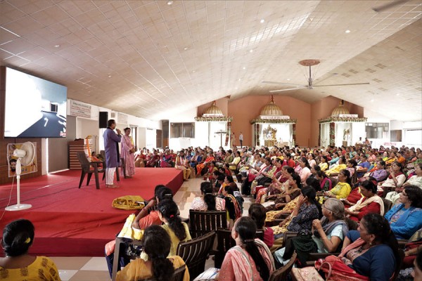 Visitors arriving during the Purushottam month