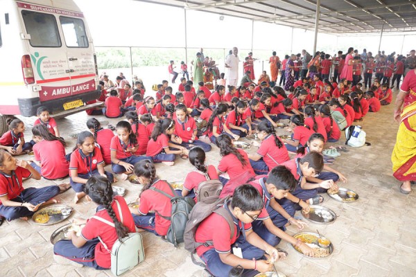 Visitors arriving during the Purushottam month