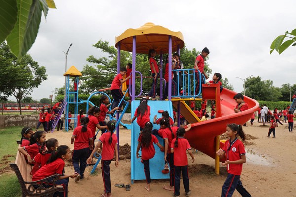 Visitors arriving during the Purushottam month