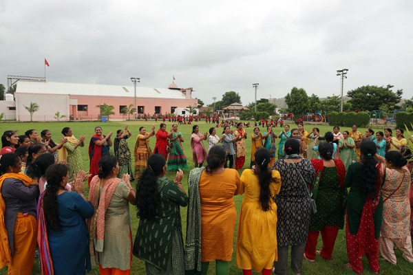 Visitors arriving during the Purushottam month