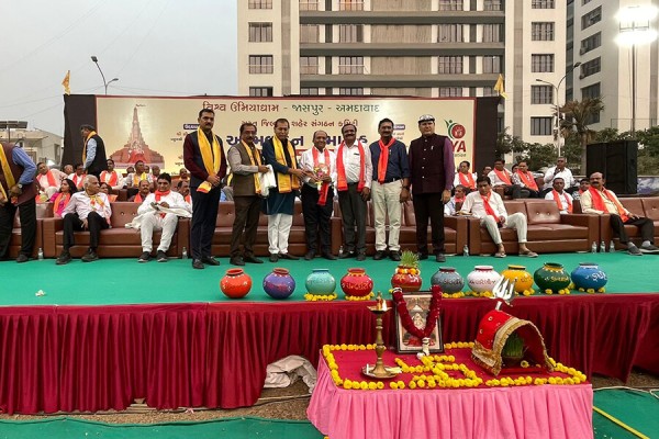 Felicitation ceremony was held by the organizing committee at Surat