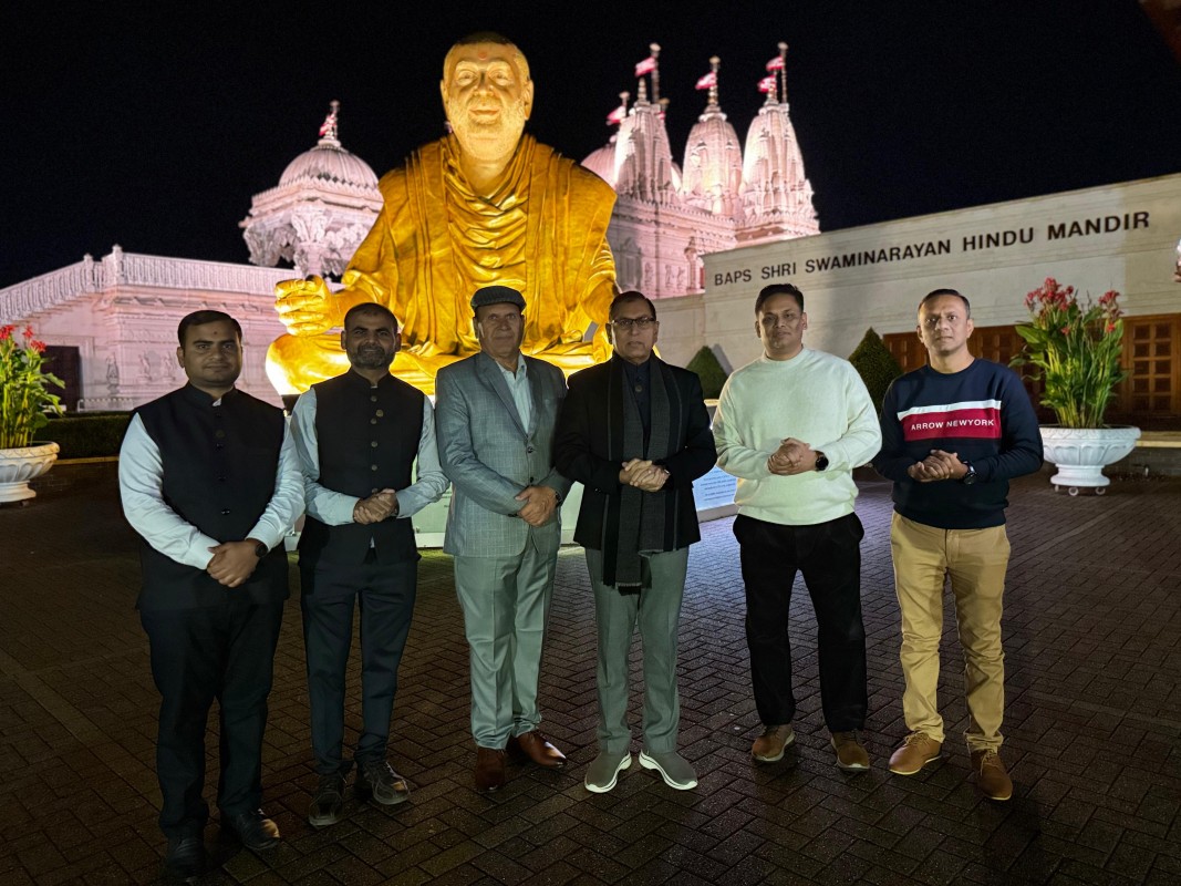 During U.K. Trip, VUF Team Visits BAPS Temple